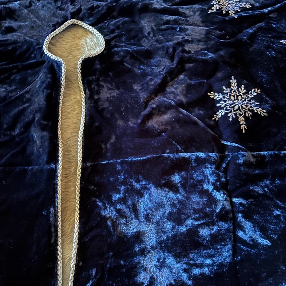 Navy Blue Velvet Christmas Tree Skirt - Picture 4 of 4